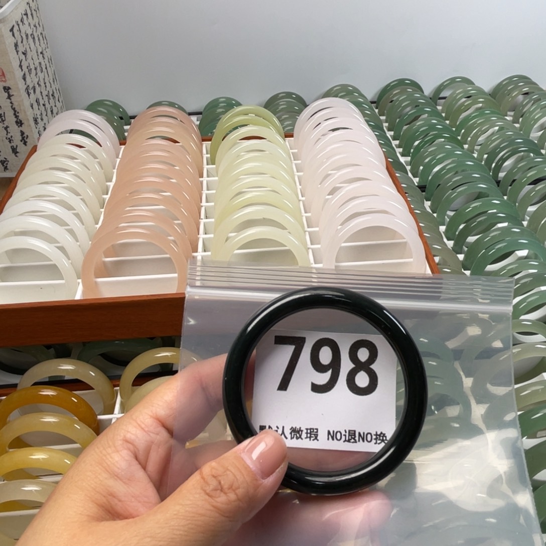 ****石英质玉未镶嵌手链798