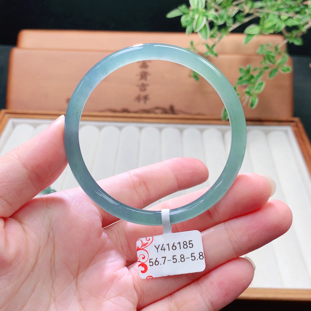 未镶嵌手镯（圆镯）翡翠