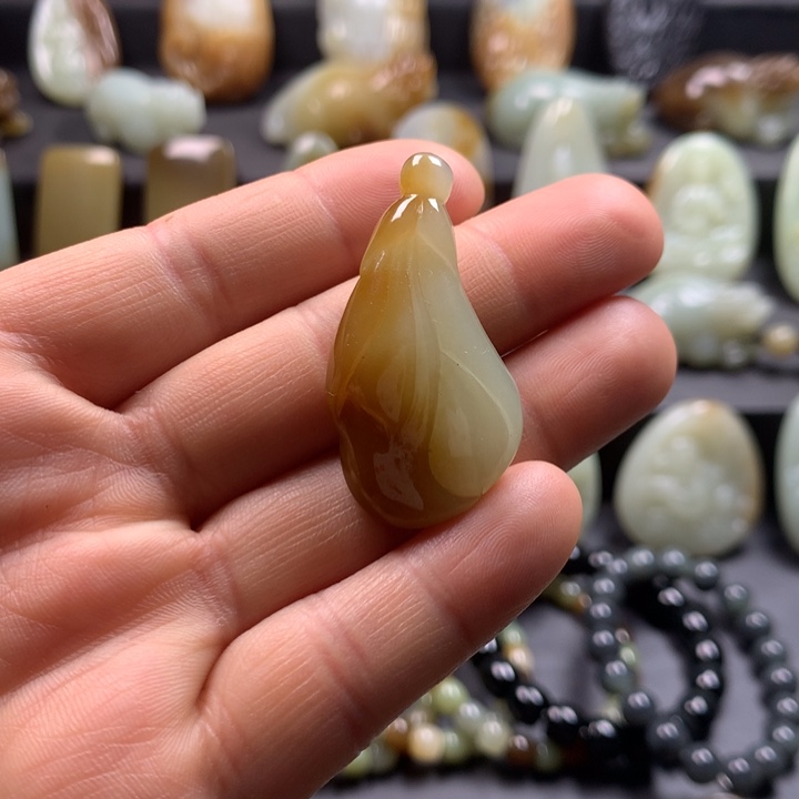 和田玉（糖玉）颈饰未镶嵌