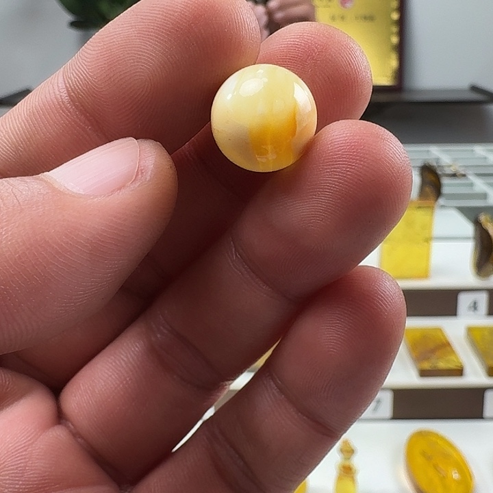 朱***）琥珀未镶嵌颈饰蜜蜡