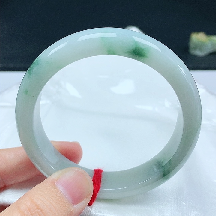 翡翠手镯未镶嵌天然翡翠手镯