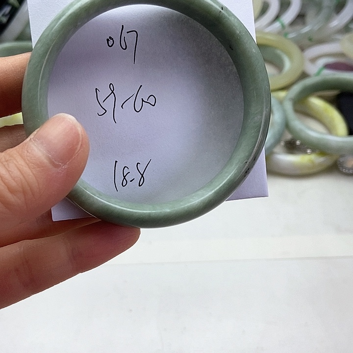 石英质玉手镯未镶嵌