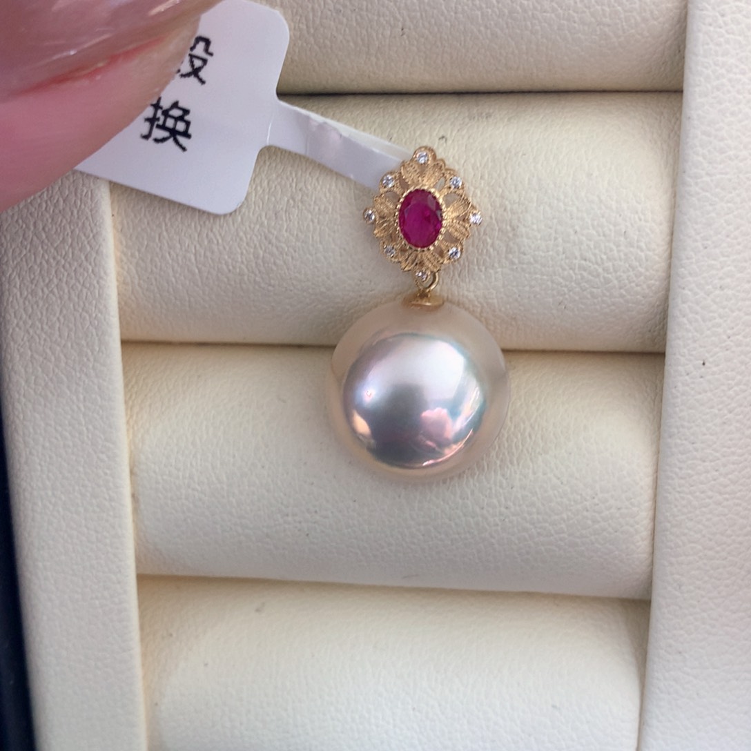 18K金镶嵌拼合珍珠（马贝珠）颈饰