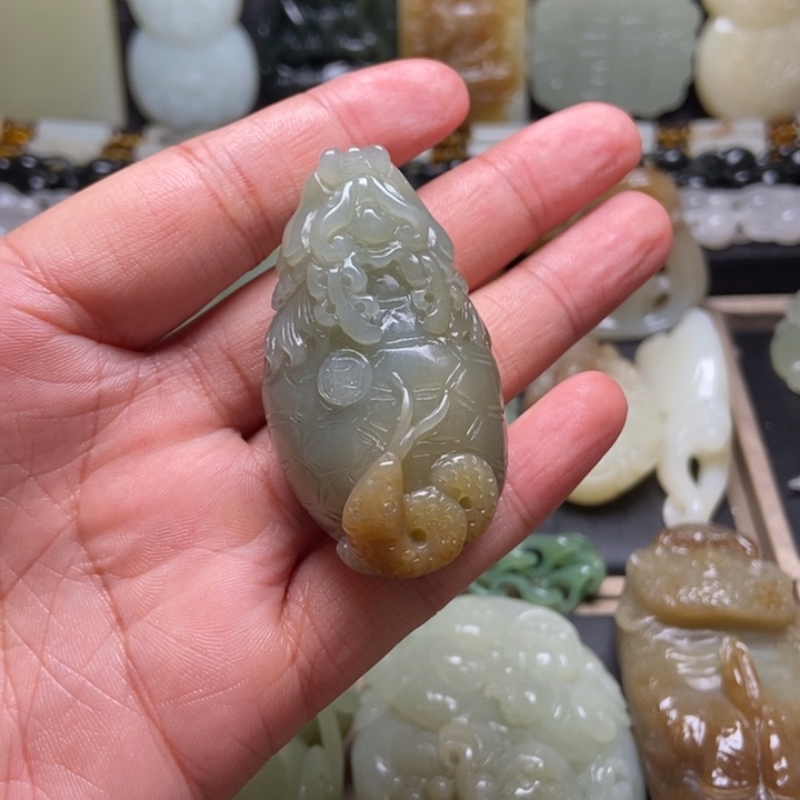 颈饰未镶嵌和田玉龙**下