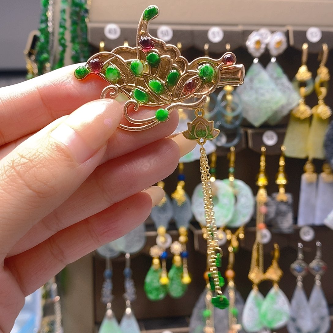 未镶嵌翡翠耳饰翡翠