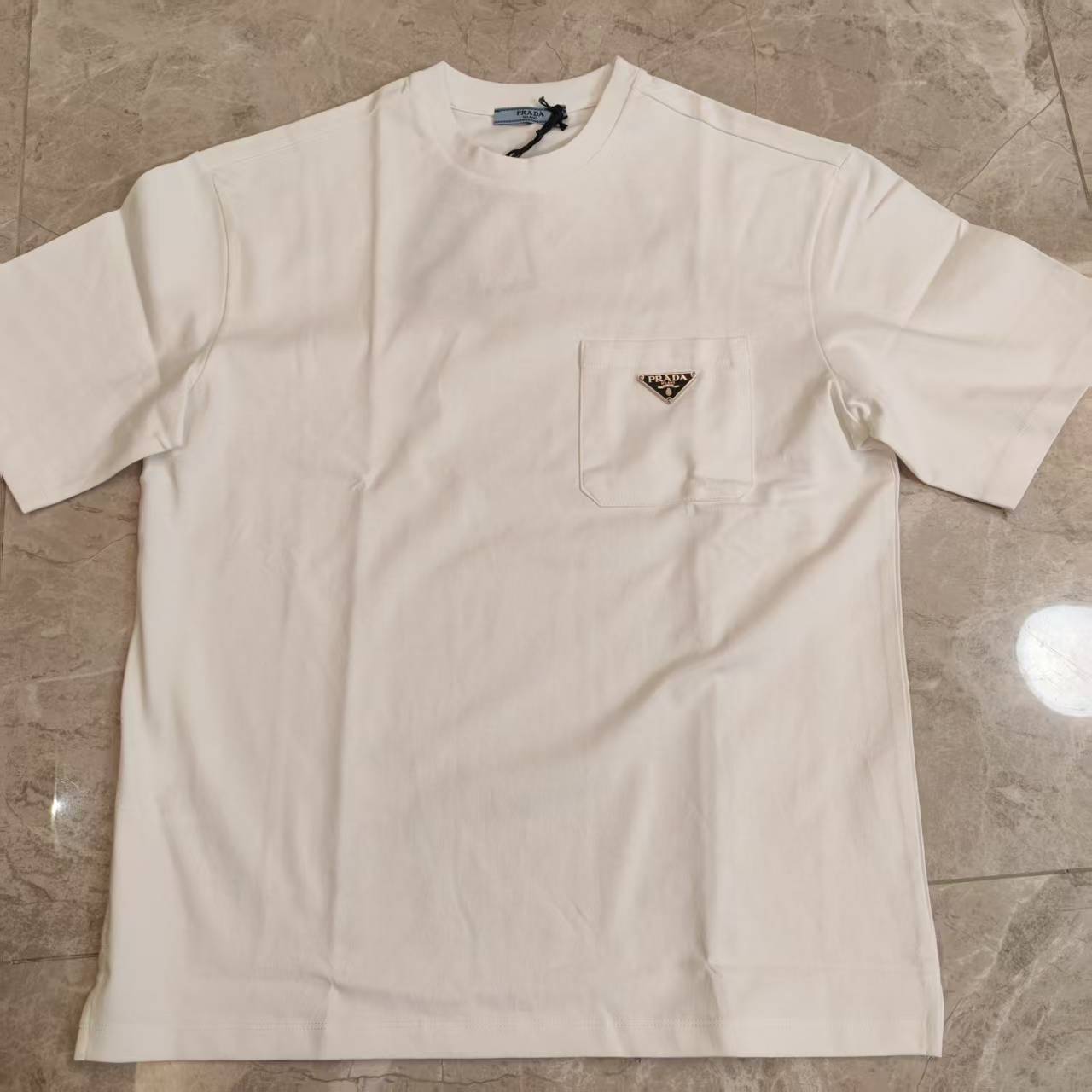 99新 Prada/普拉达 经典口袋铁标T恤 850