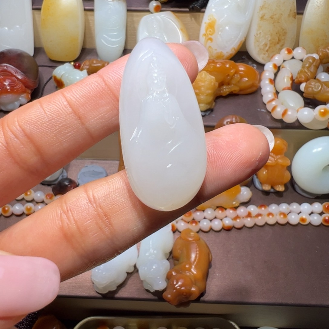 和田玉颈饰未镶嵌烟**朦