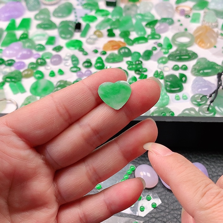 翡翠颈饰未镶嵌翡翠