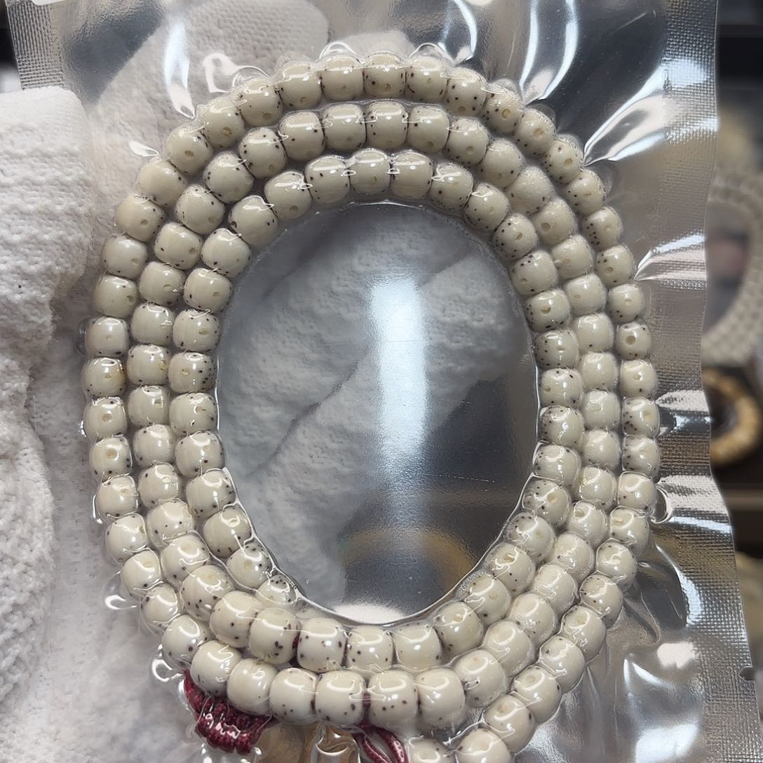 星月菩提吊坠头条石玉瓷白7*6月三分之二大留白星散