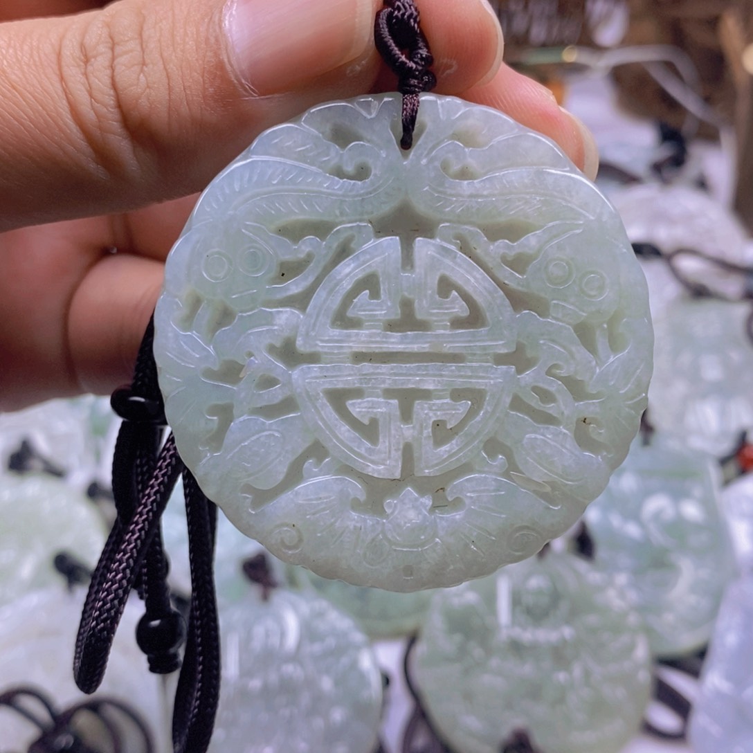翡翠颈饰未镶嵌翡翠