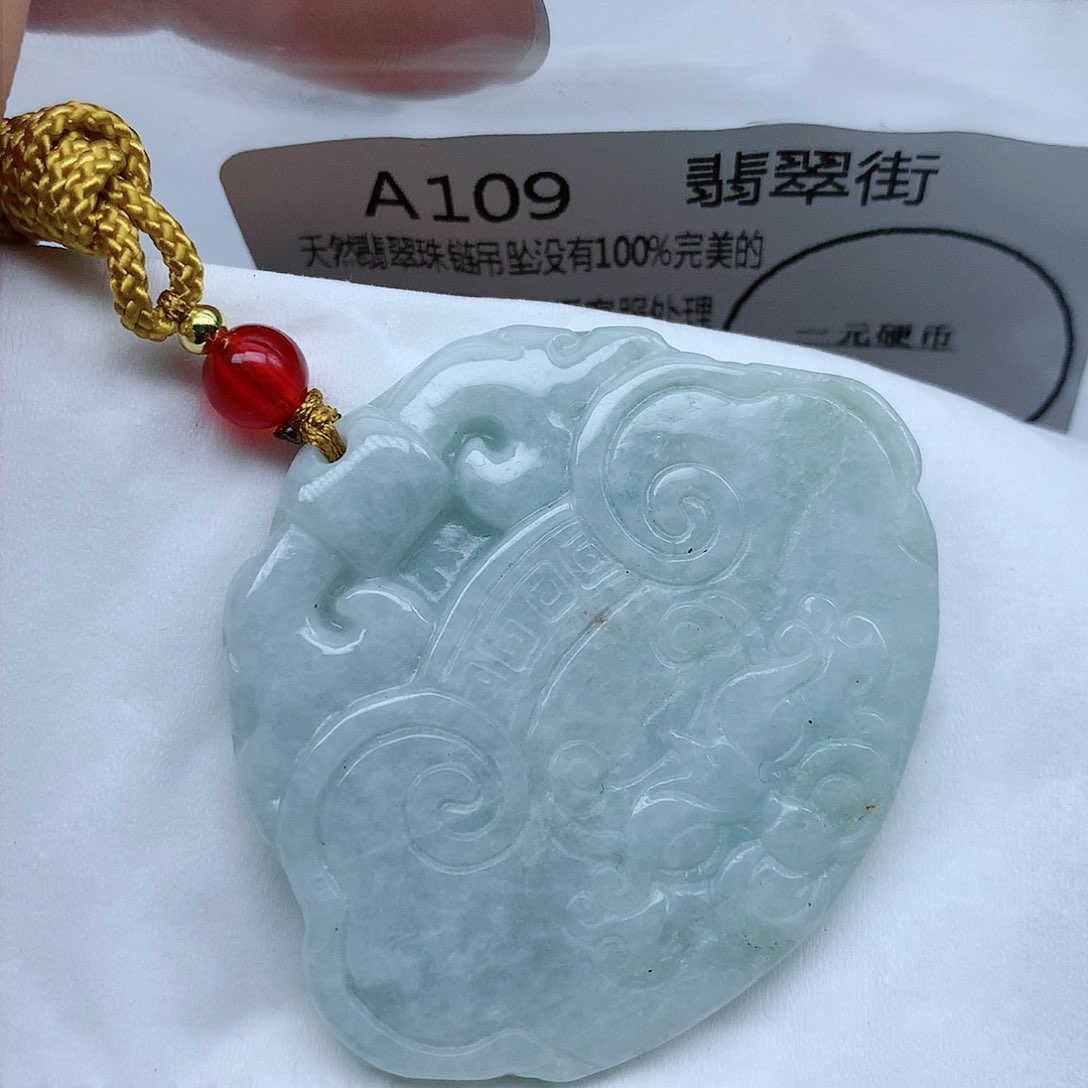 翡翠颈饰未镶嵌牌子