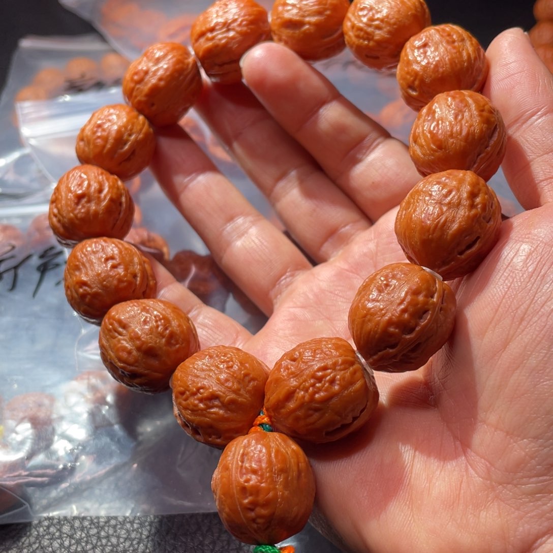 文玩核桃手串新年礼物