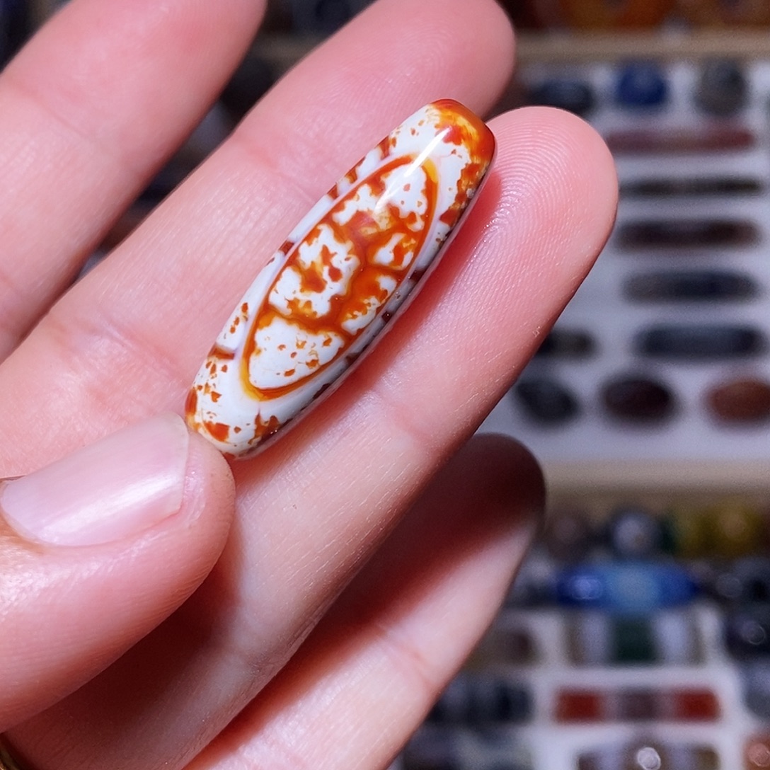 琥珀未镶嵌吊坠…….