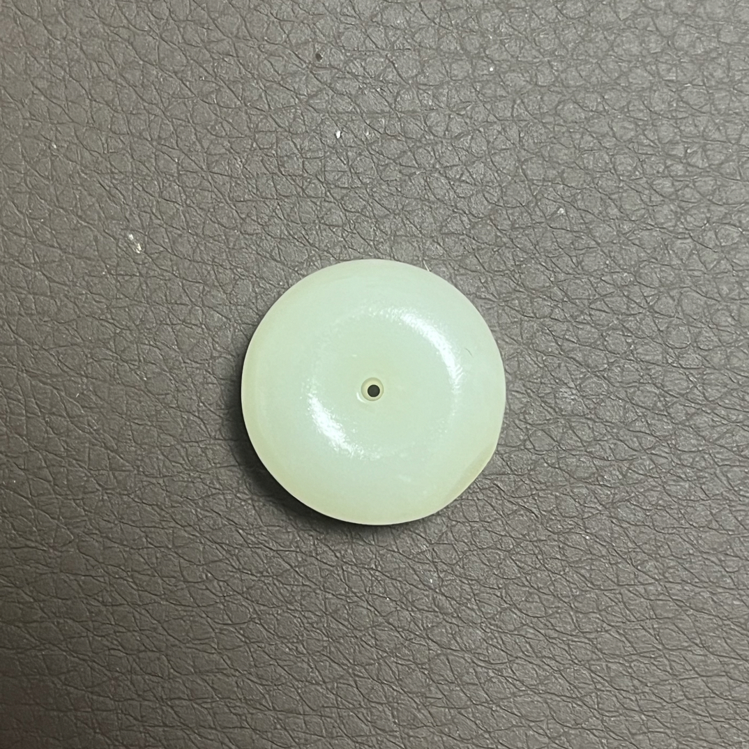 和田玉的平安扣。