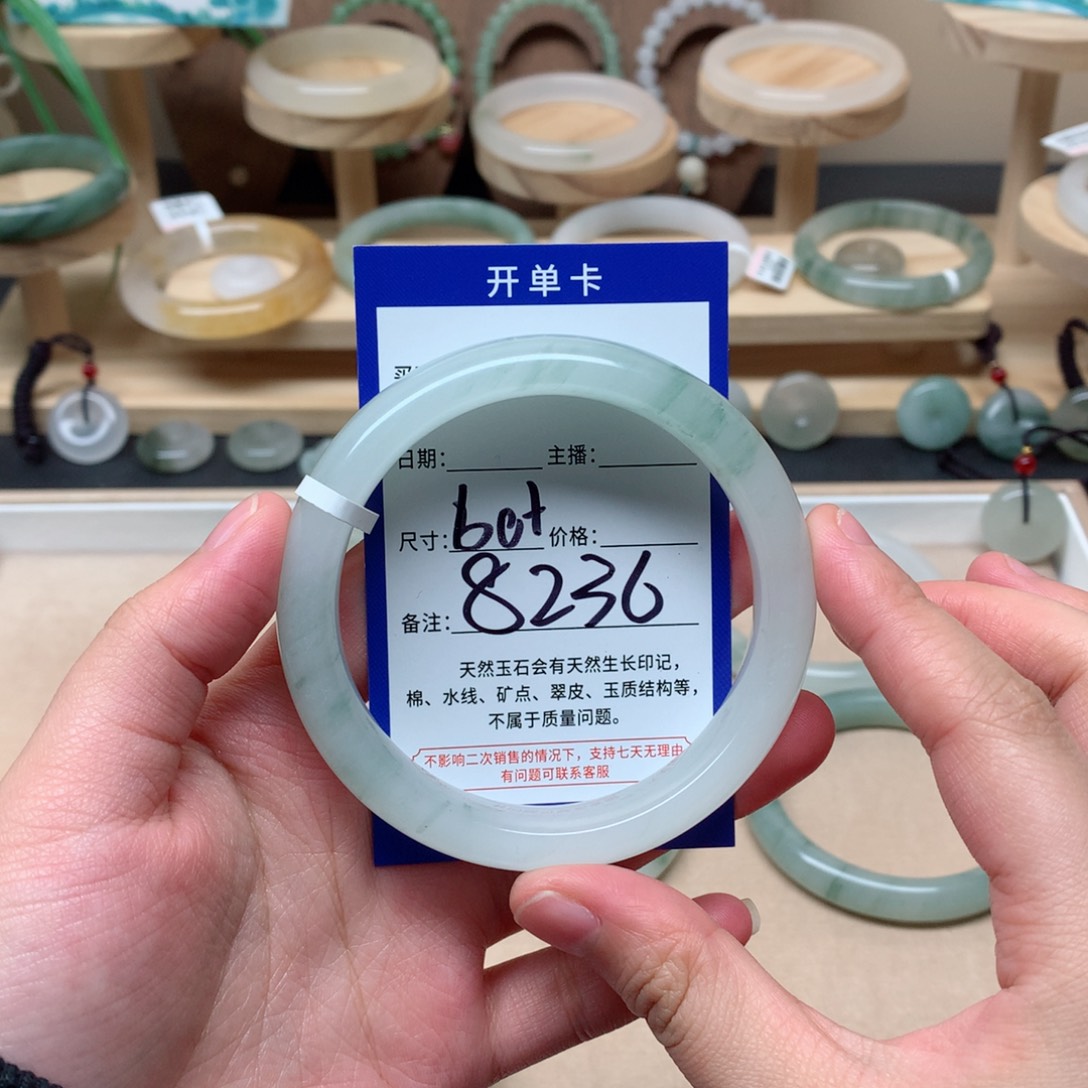 云***頌石英质玉未镶嵌手镯