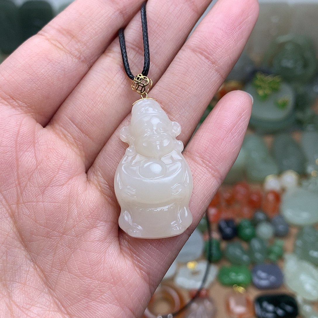 和田玉吊坠18K金镶嵌