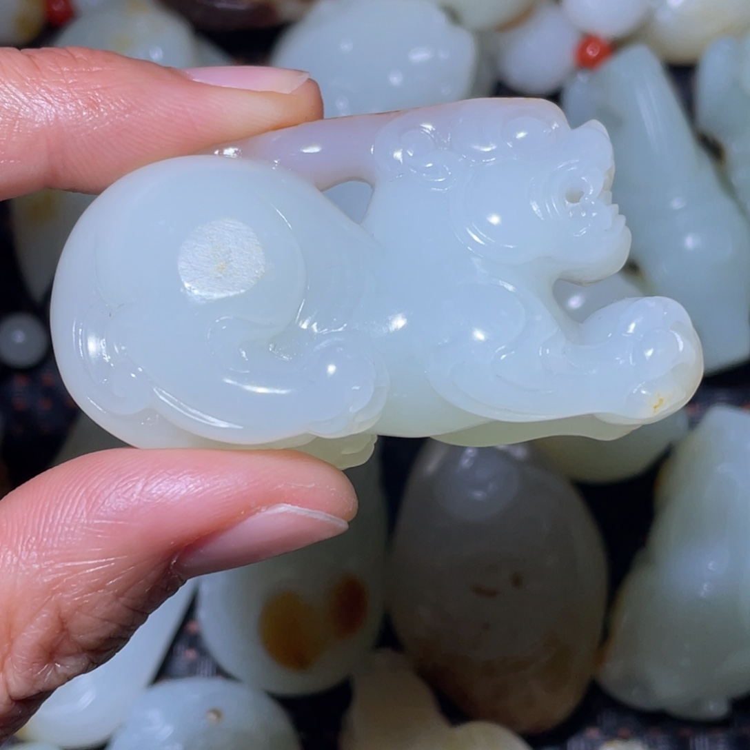 云***天和田玉未镶嵌颈饰