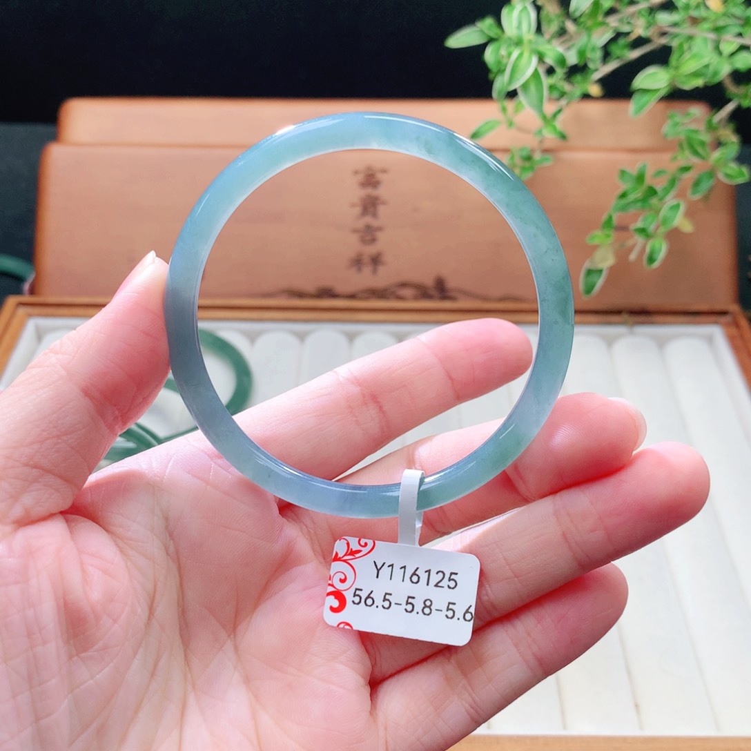 未镶嵌手镯（圆镯）翡翠