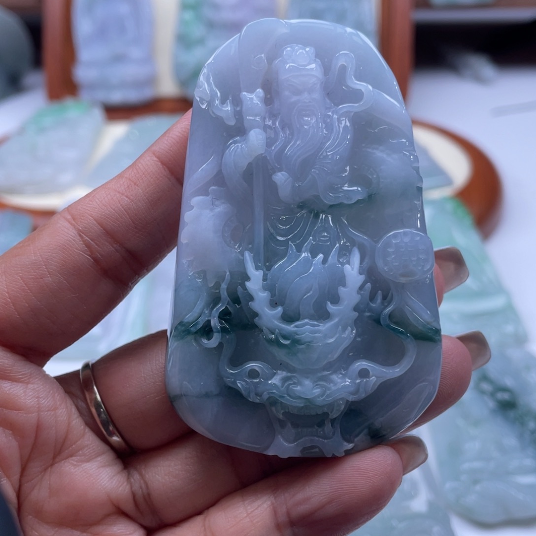 翡翠未镶嵌颈饰关公