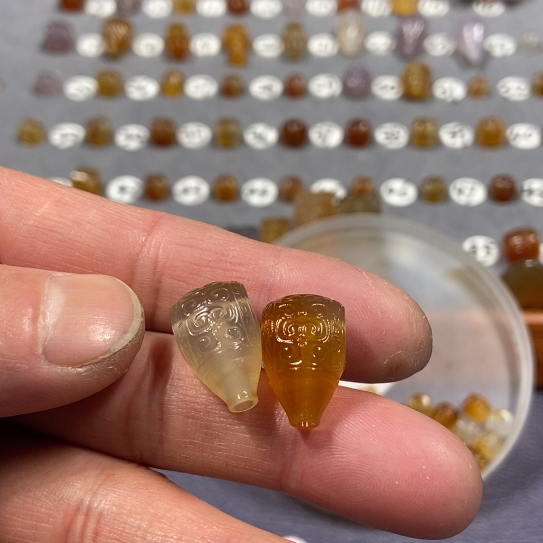 沐***辰玛瑙/玉髓合金颈饰