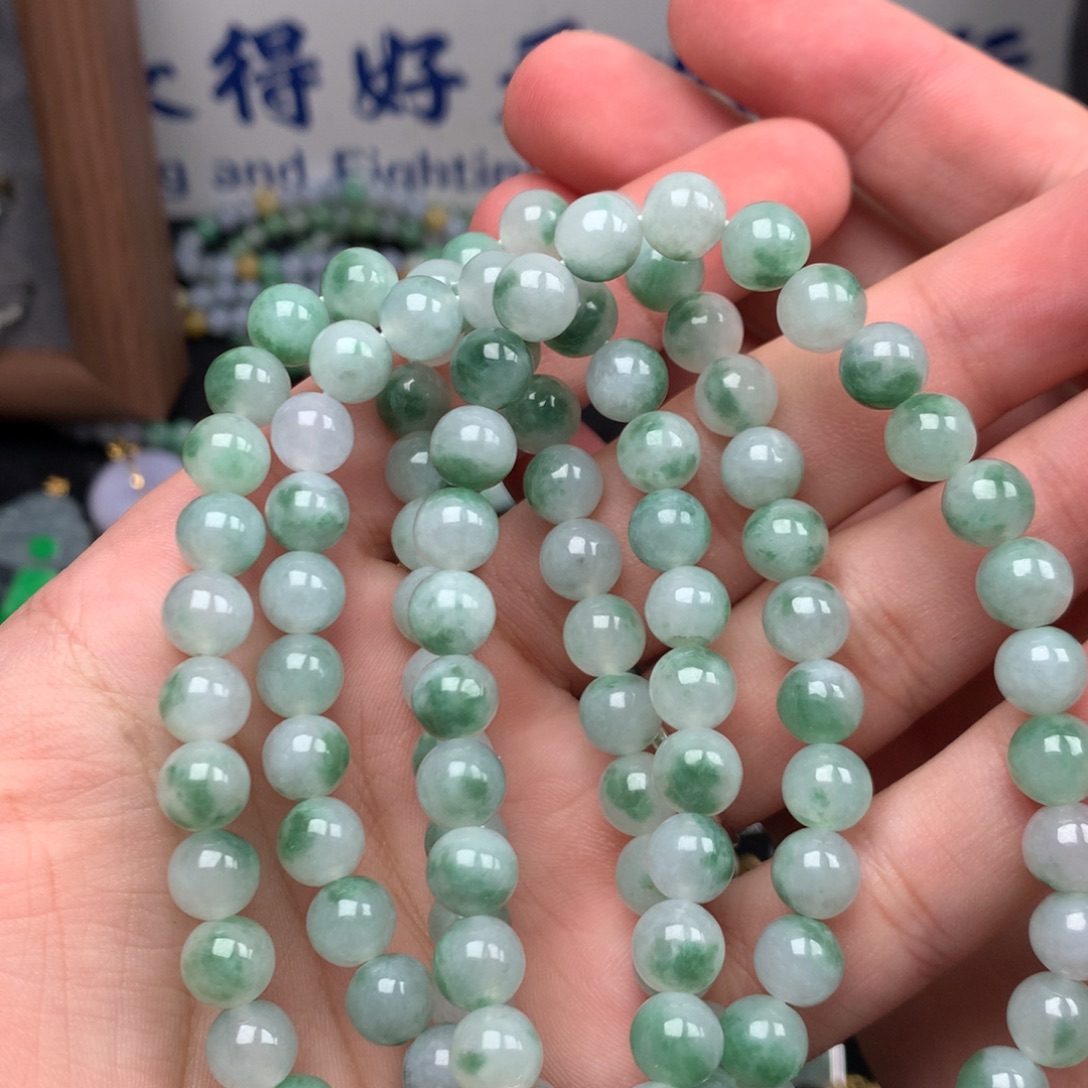 翡翠未镶嵌颈饰你是