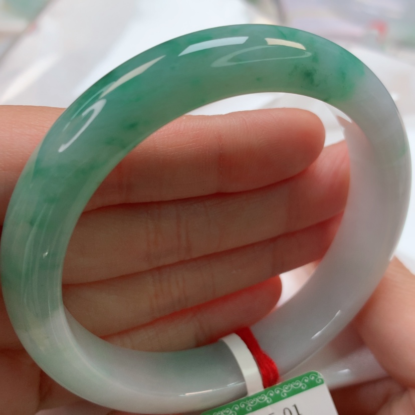 【闪购商品】翡翠手镯未镶嵌阳绿半山水