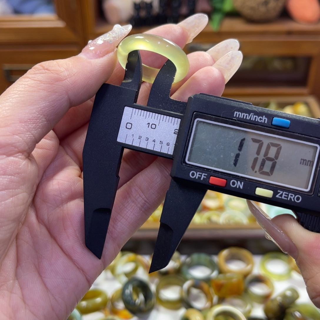 蛇纹石玉未镶嵌手镯83