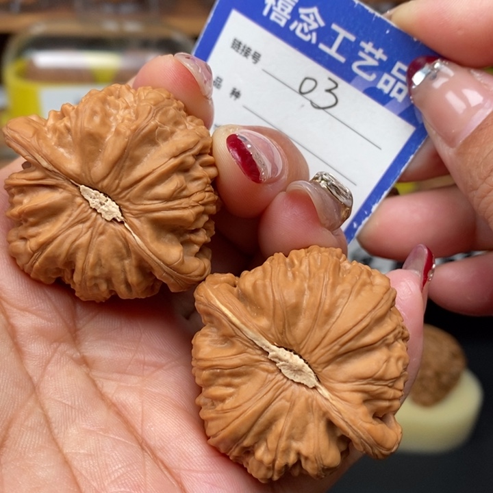 文玩核桃吊坠42白狮子
