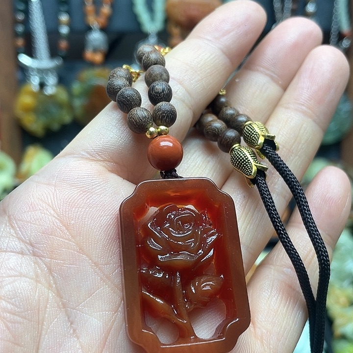 未镶嵌蛇纹石玉颈饰