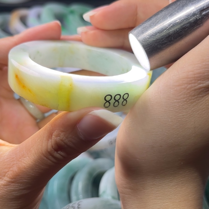 定制翡翠未镶嵌手镯