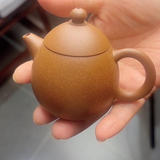 紫砂茶壶是的……是个