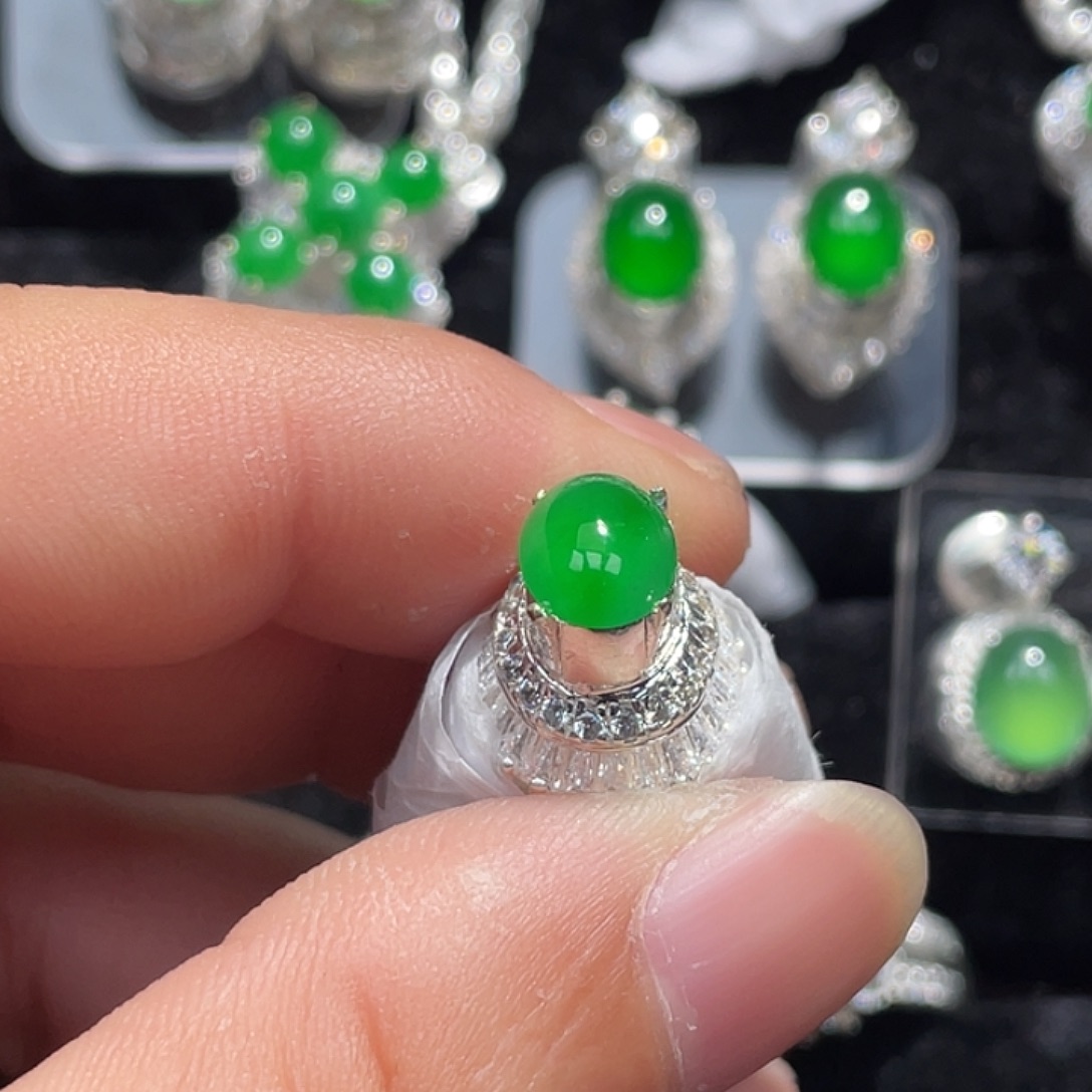 付***娇翡翠裸石甜阳绿蛋面铜托