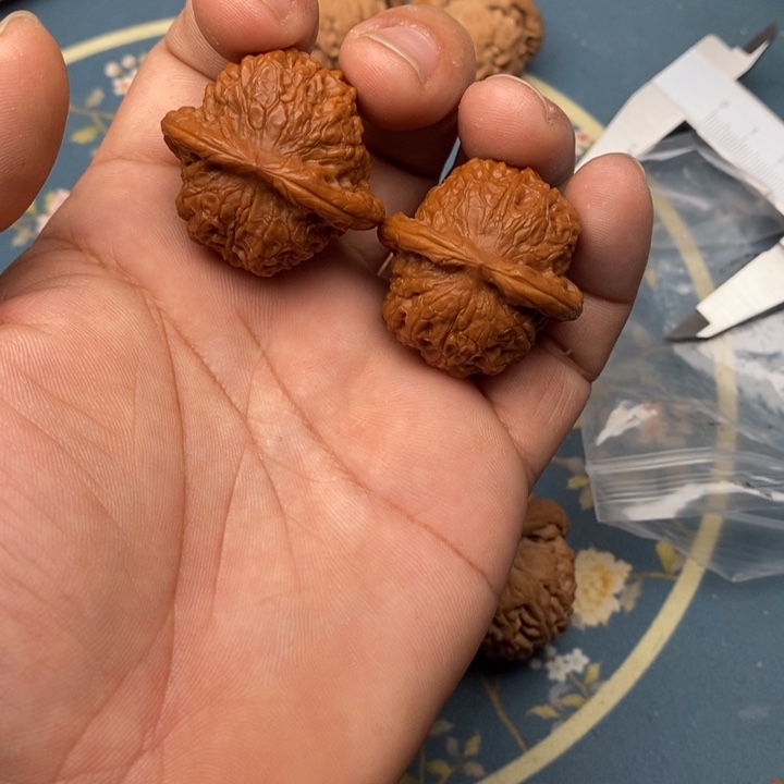 文玩核桃把件宁*血麒麟