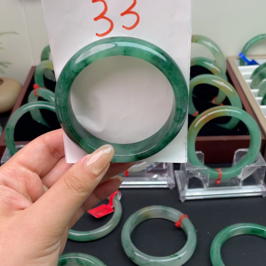 石英质玉（非洲翠）未镶嵌手镯33-59.69 g