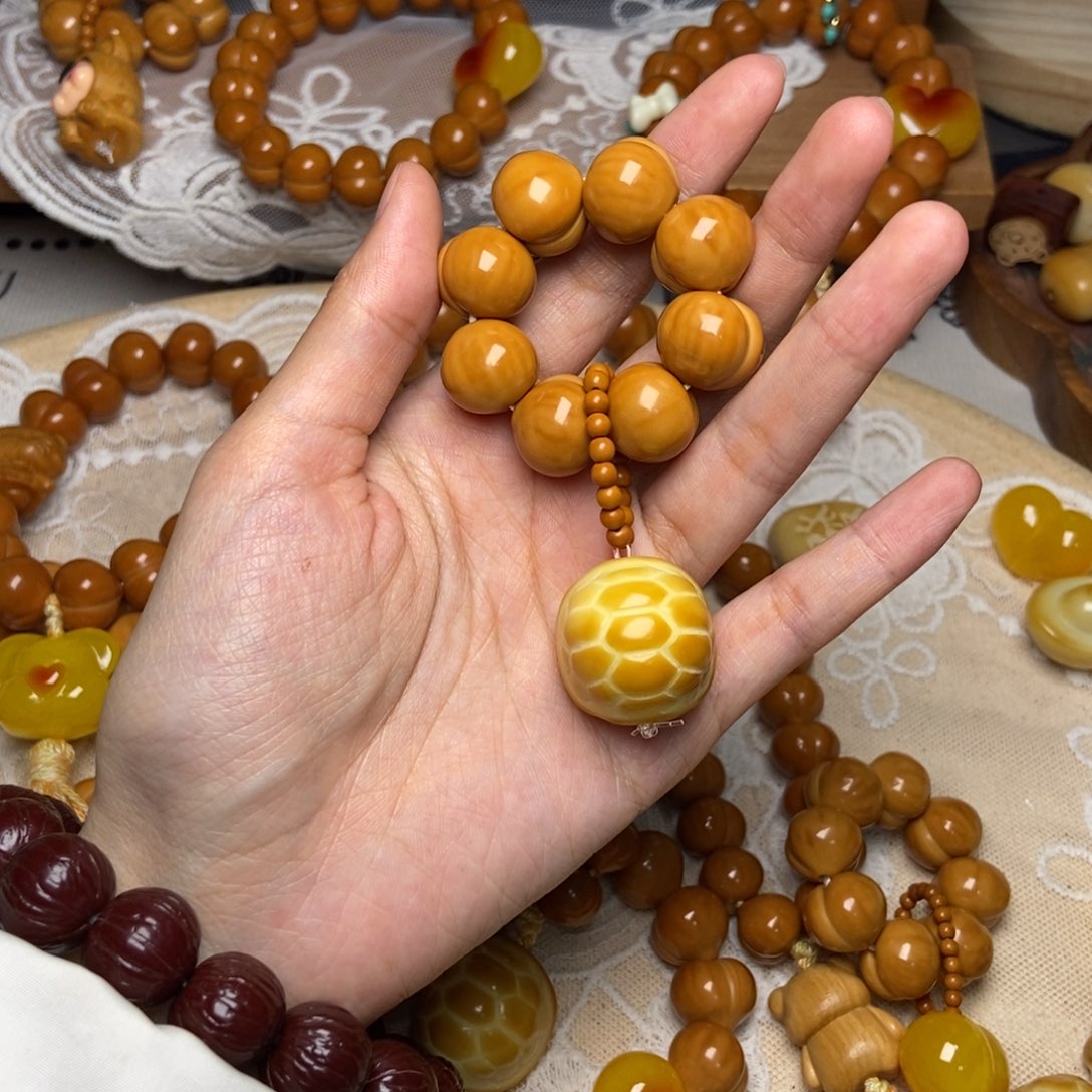 ・****吊坠猴头核桃屁桃卡15