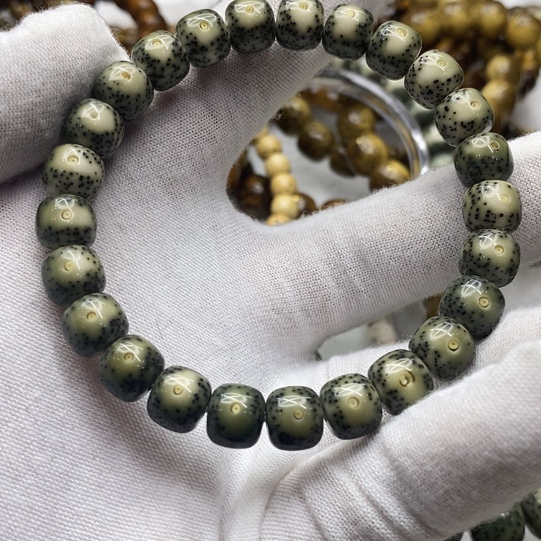 葡***萄吊坠星月菩提海南原生态星月菩提