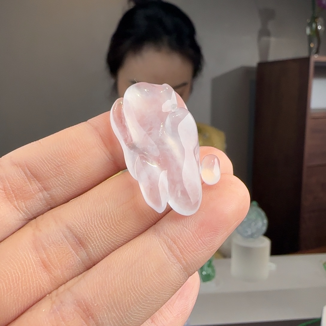 翡翠未镶嵌颈饰冰雪消融裸石