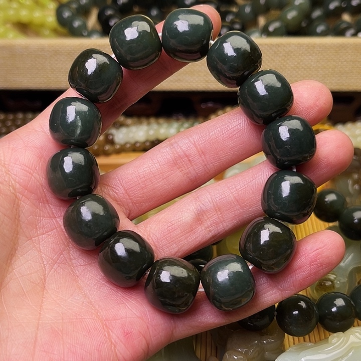 辉***哥和田玉未镶嵌手串