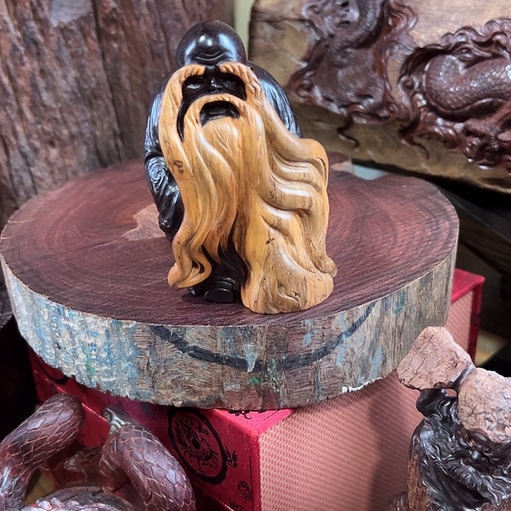 行***…檀香紫檀（小叶紫檀）