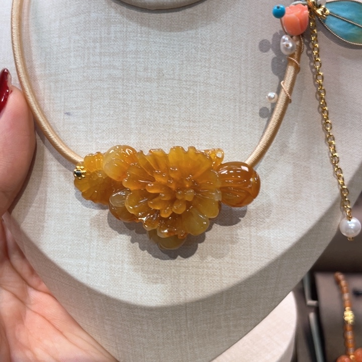 蛇纹石玉未镶嵌吊坠(赠链)