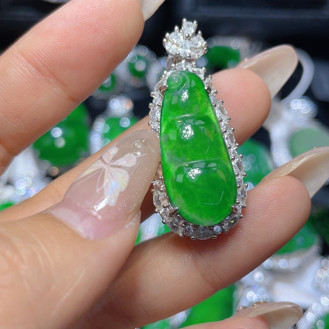 翡翠颈饰银S925镶嵌翡翠