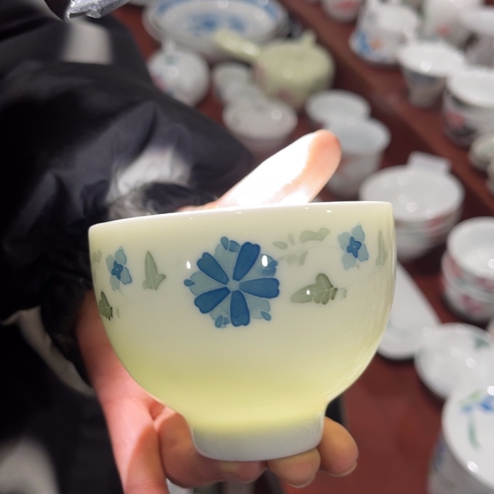 陶瓷手绘釉下五彩微瑕