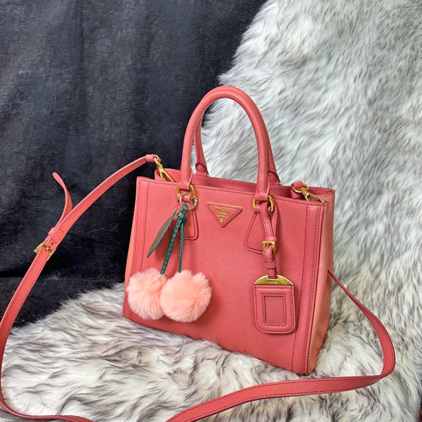 95新 Prada/普拉达 蜜桃粉手提斜挎包