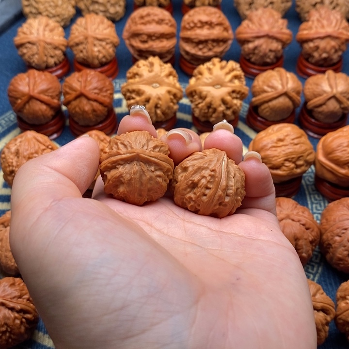 文玩核桃把件余****一精品手捻