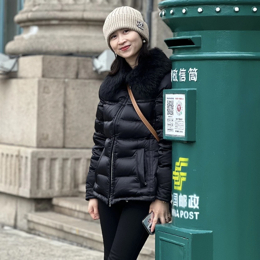 99新 Prada/普拉达 7243/PRADA 三角标毛领拉链羽绒服/38码