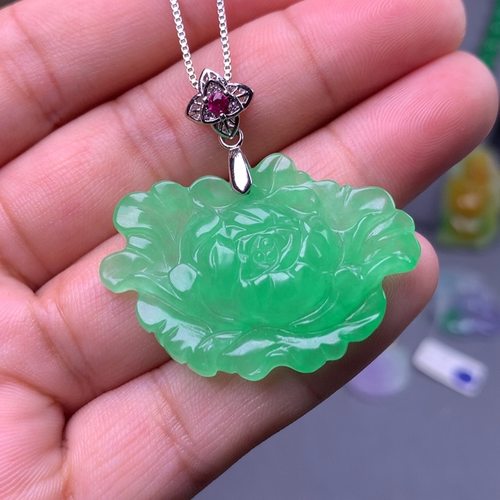 翡翠未镶嵌吊坠(赠链)