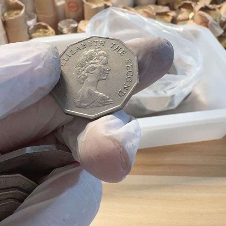 其他普通金属女王十边形，大5元，看图发货