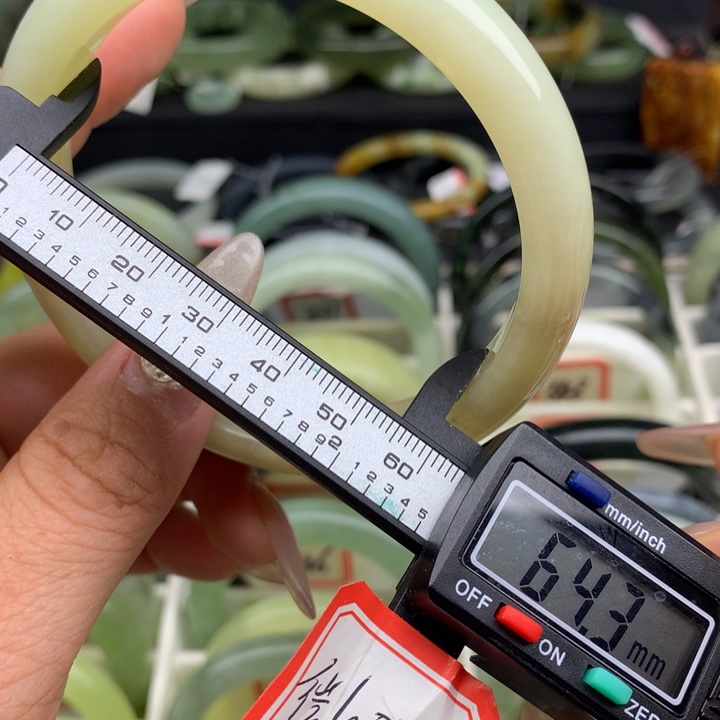 蛇纹石玉未镶嵌手镯356
