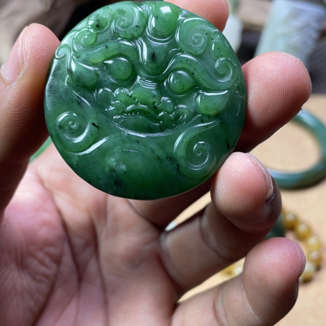 无***名和田玉未镶嵌颈饰