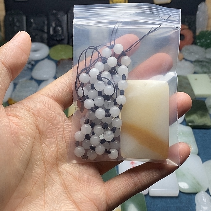 忍***石英质玉（金丝玉）未镶嵌颈饰